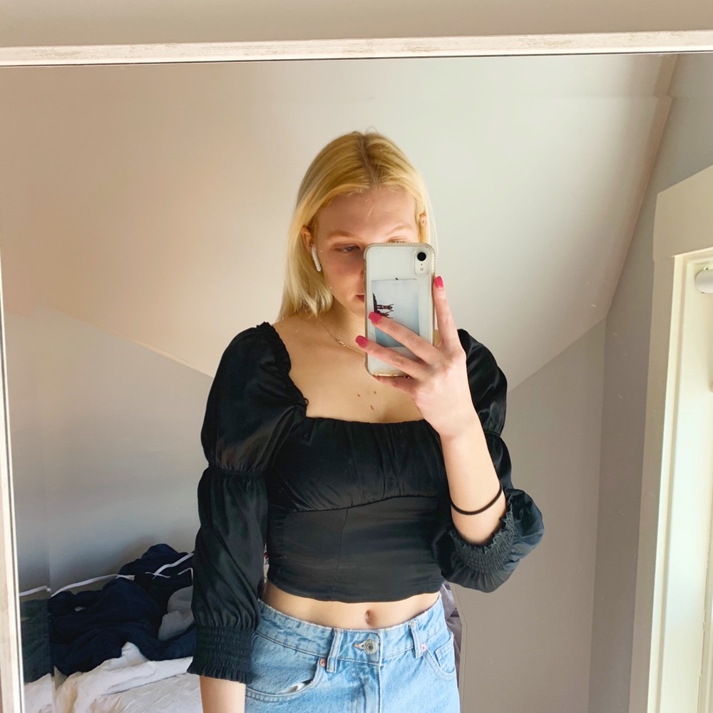 black quarter sleeve blouse